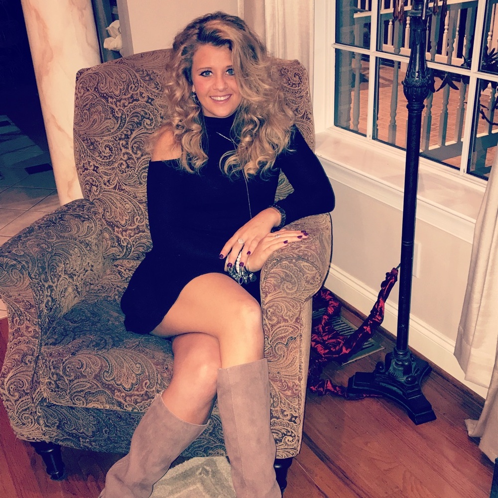 Meet your Posher, Danielle